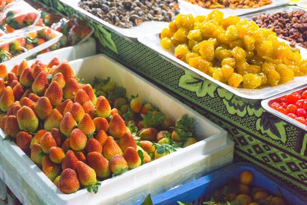 Ce avem noi aici: Înțelegerea și Aprecierea Diversității și Tradițiilor Culinare prin Tururile Gastronomice și Degustările