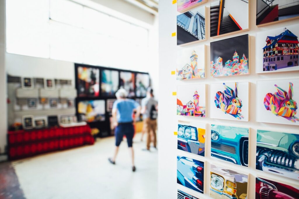 Ce avem noi aici: Inspirându-ne din Talentul și Creativitatea Tinerilor Artiști în Expozițiile și Spectacolele de Artă ale Orașului Nostru