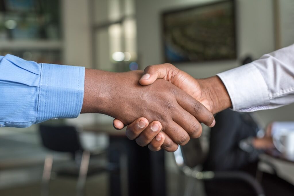Strategii de networking pentru a-ți extinde rețeaua de contacte și a-ți crește afacerea