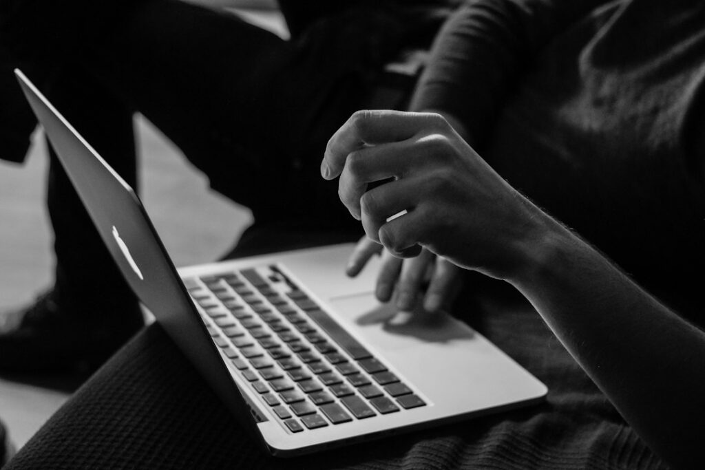 Cum să-ți dezvolți un brand personal puternic și să-ți construiești reputația online
