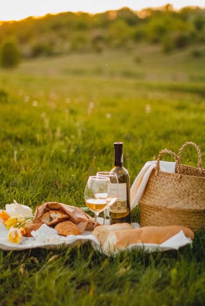 Arta pregătirii unui picnic perfect: Ce să iei cu tine și unde să mergi