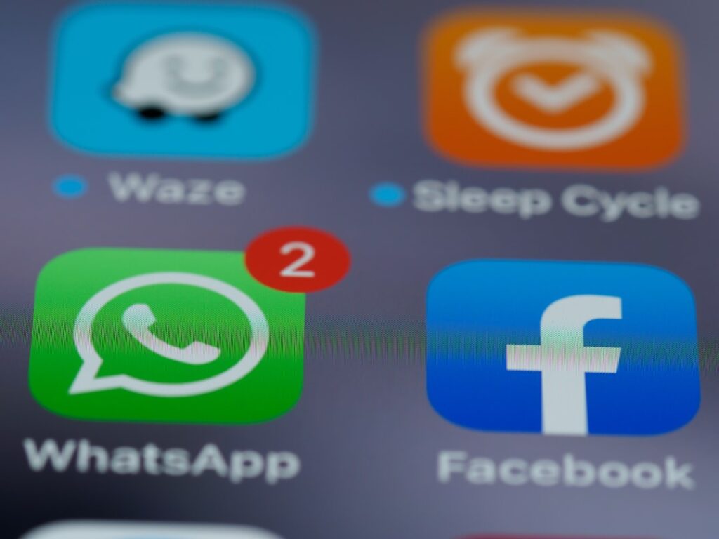 Cum citești mesajele șterse de pe WhatsApp