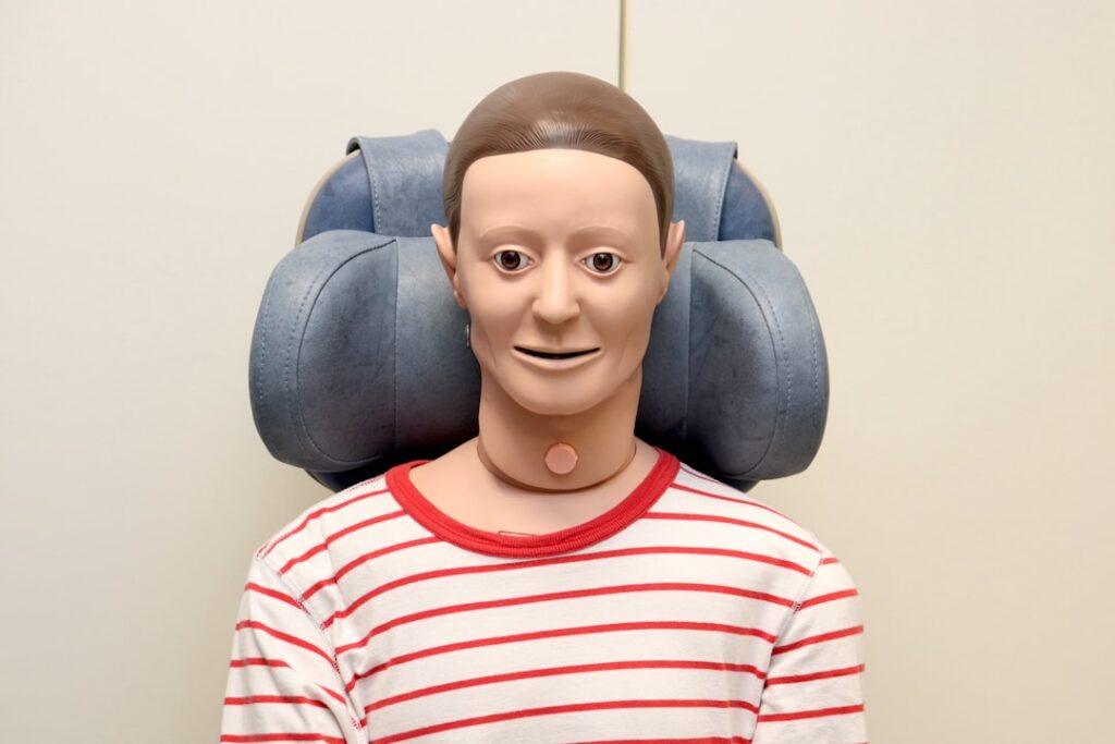 Cum îți dai seama dacă cineva minte: semnele de recunoaștere